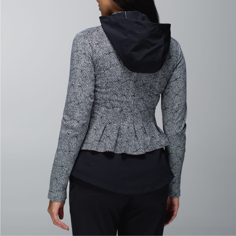 Lululemon Bust A Move Jacket in Plush Metal Black Ghost - Picture 2 of 5